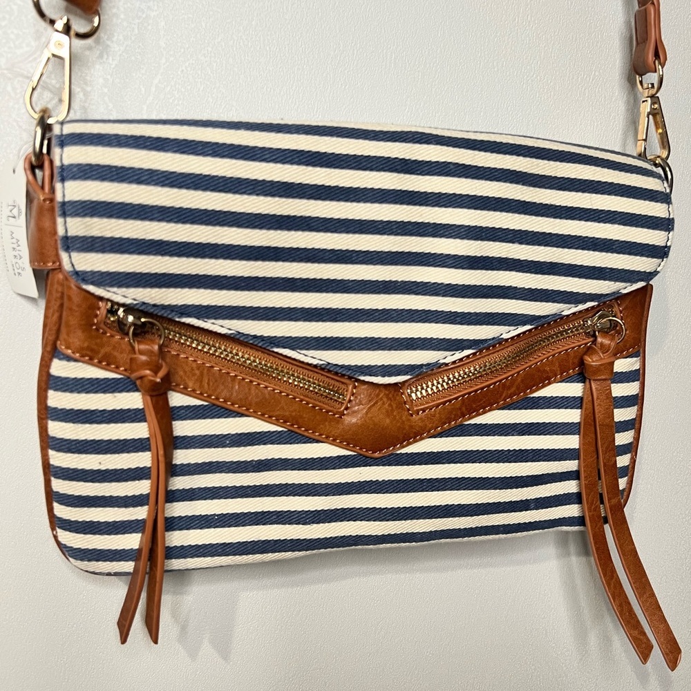 White & Navy Blue Striped Crossbody 😍host-pick!